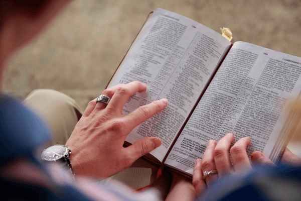 8 Prayers to Help with Bible Meditation