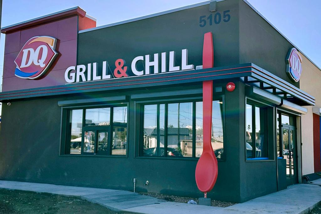 Dairy Queen franchise restaurant in Phoenix with 15-foot-tall red spoon