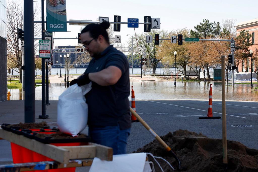 Zachary Russell, Figge Art Museum assistant facilities manager, fills sandbags outside the downtown museum in Davenport, Iowa