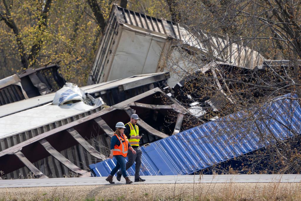 Recovery work is shown at the scene of a train derailment along Hwy 35 Thursday, April 27, 2023 in Crawford County just south of DeSoto, Wis.