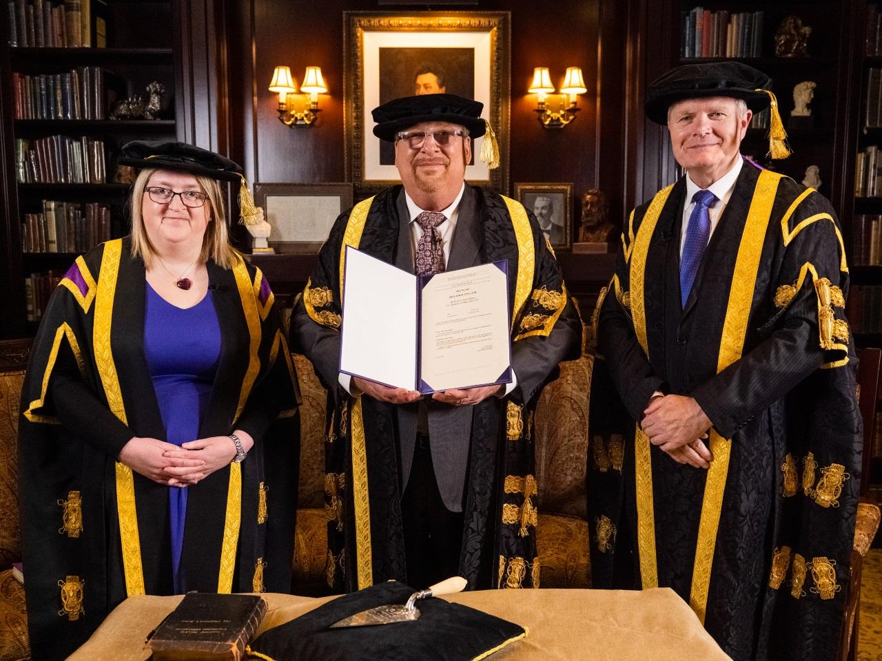 Deputy Vice Chancellor Rev. Helen Stokley (l), Chancellor Rick Warren, Vice Chancellor Rev. Prof. Philip McCormack at the Installation Ceremony of Dr. Rick Warren as Chancellor of Spurgeon’s College. 