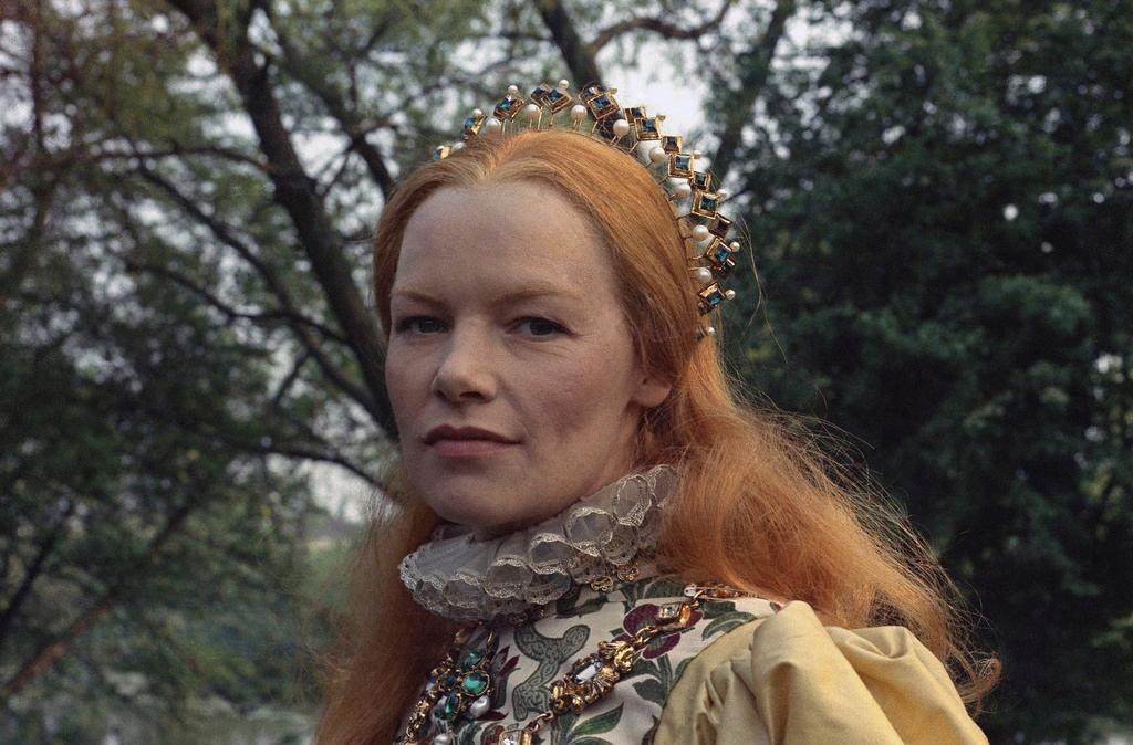 British actress Glenda Jackson portraying Queen Elizabeth