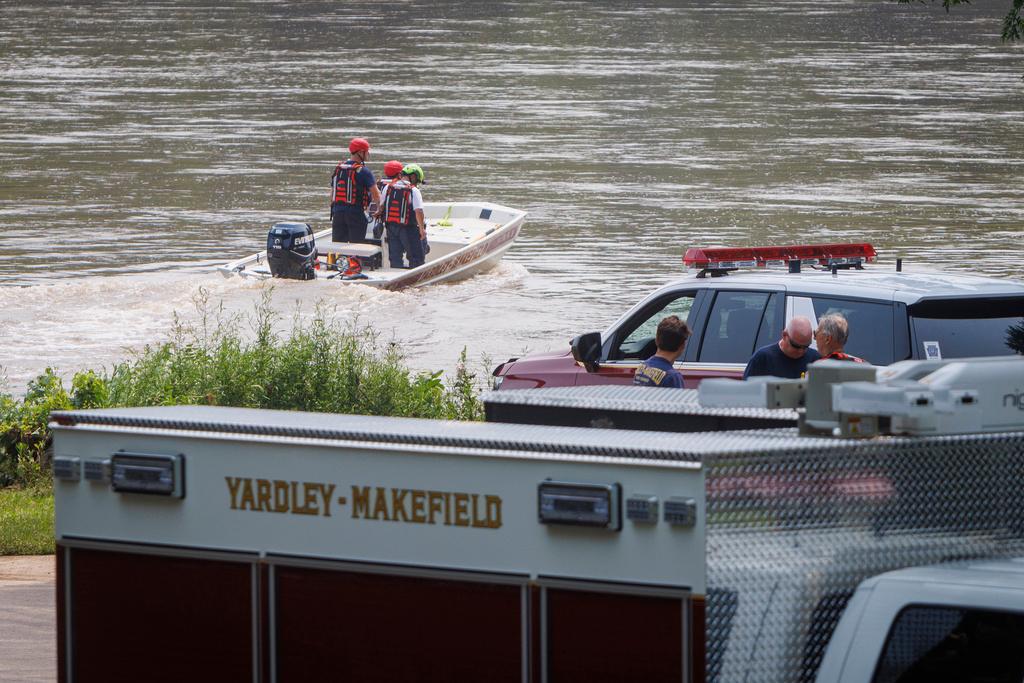 Yardley Makefield Marine Rescue leaving the Yardley Boat Ramp along N. River Road heading down the Delaware River in Pennsylvania