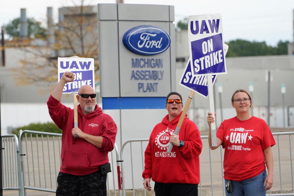 United Auto Workers members walk the picket line at the Ford Michigan Assembly Plant in Wayne, Michigan