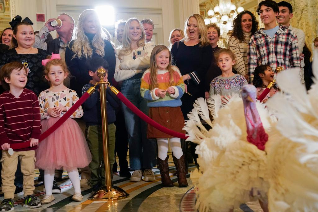 Crowds greet Libery and Bell, the White House turkeys awaiting their pardon