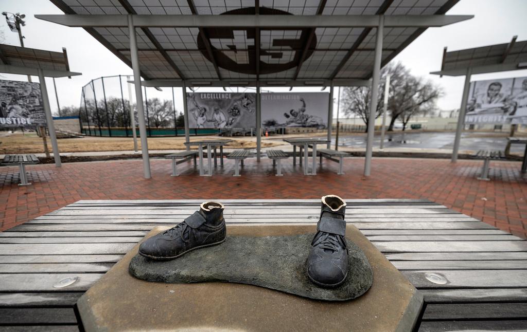 Bronze statue of legendary baseball pioneer Jackie Robinson stolen from park in Wichita, Kansas