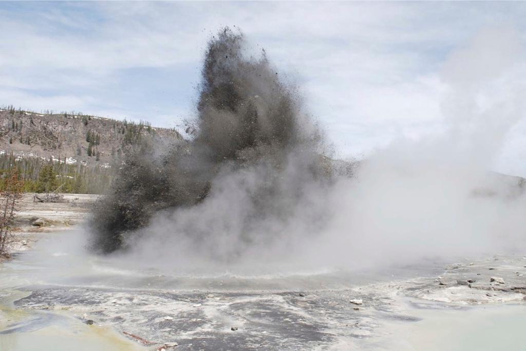 This is a similar hydrothermal event at Biscuit Basin in Yellowstone National Park back in 2009