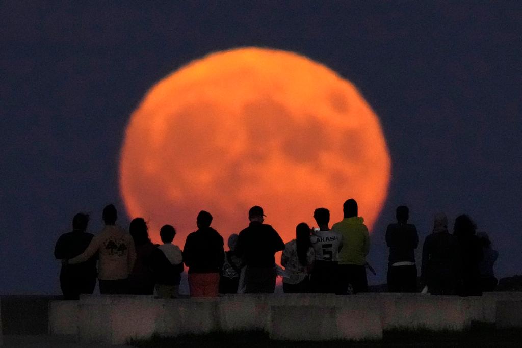 Another Supermoon Arriving, And It Offers A Comet Sidekick | Positive ...