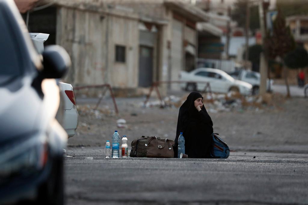 A Lebanese woman fleeing the Israeli bombardment, arrives at the Syrian-Lebanese border crossing in Jdaidet Yabous, Syria