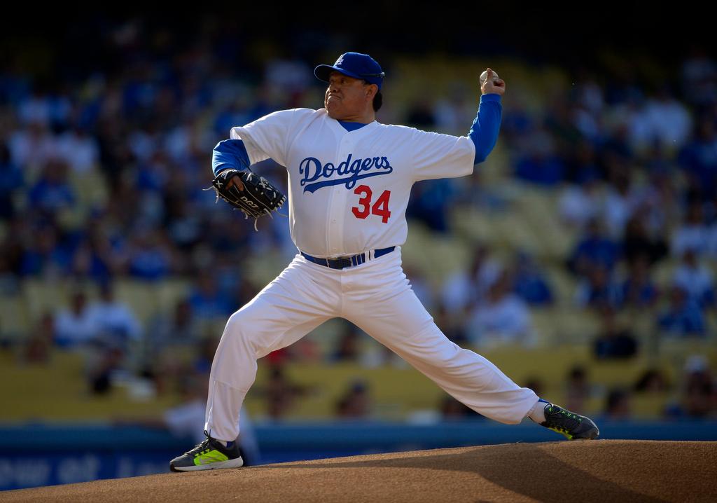 FILE - Fernando Valenzuela throws to the plate during the Old-Timers baseball game, June 8, 2013, in Los Angeles. Fernando Valenzuela, the Mexican-born phenom for the Los Angeles Dodgers who inspired “Fernandomania” while winning the NL Cy Young Award and Rookie of the Year in 1981, has died Tuesday, Oct. 22, 2024.