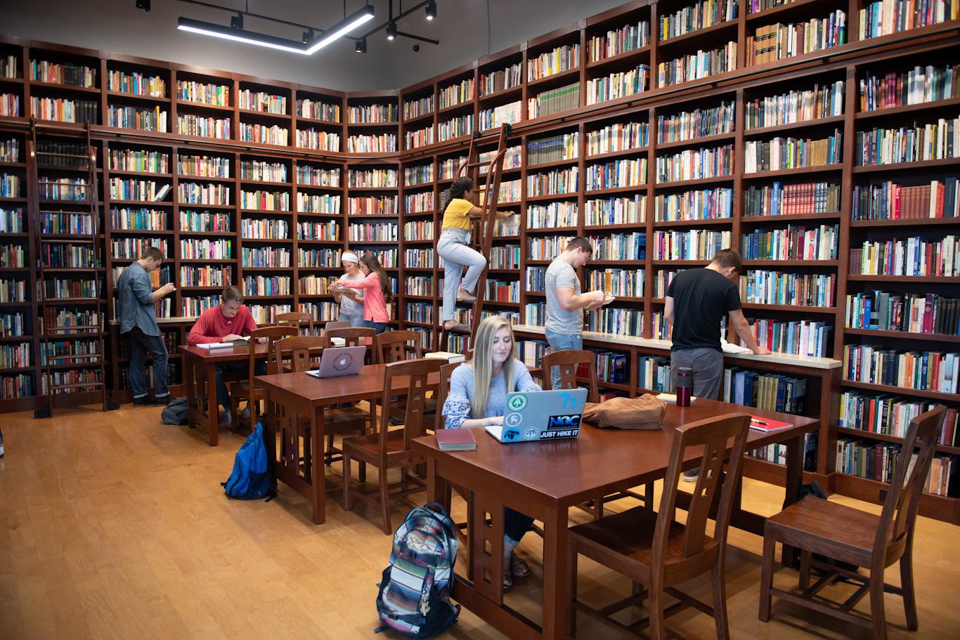 The Warren and Betty Wiersbe Library and Reading Room is located on the campus of Cedarville University in the Center for Biblical and Theological Studies.