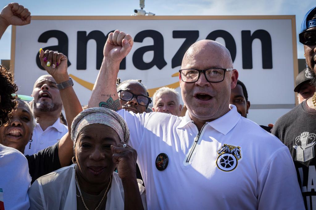 Teamsters General President Sean M. O'Brien, center, rallies with Amazon workers outside the Staten Island Amazon facility JFK8, June 19, 2024, in New York. 