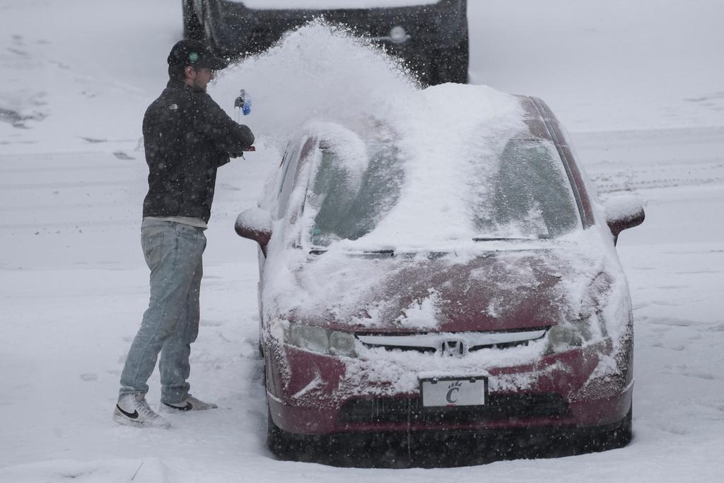 Dusting snow off of a car in Cincinnati