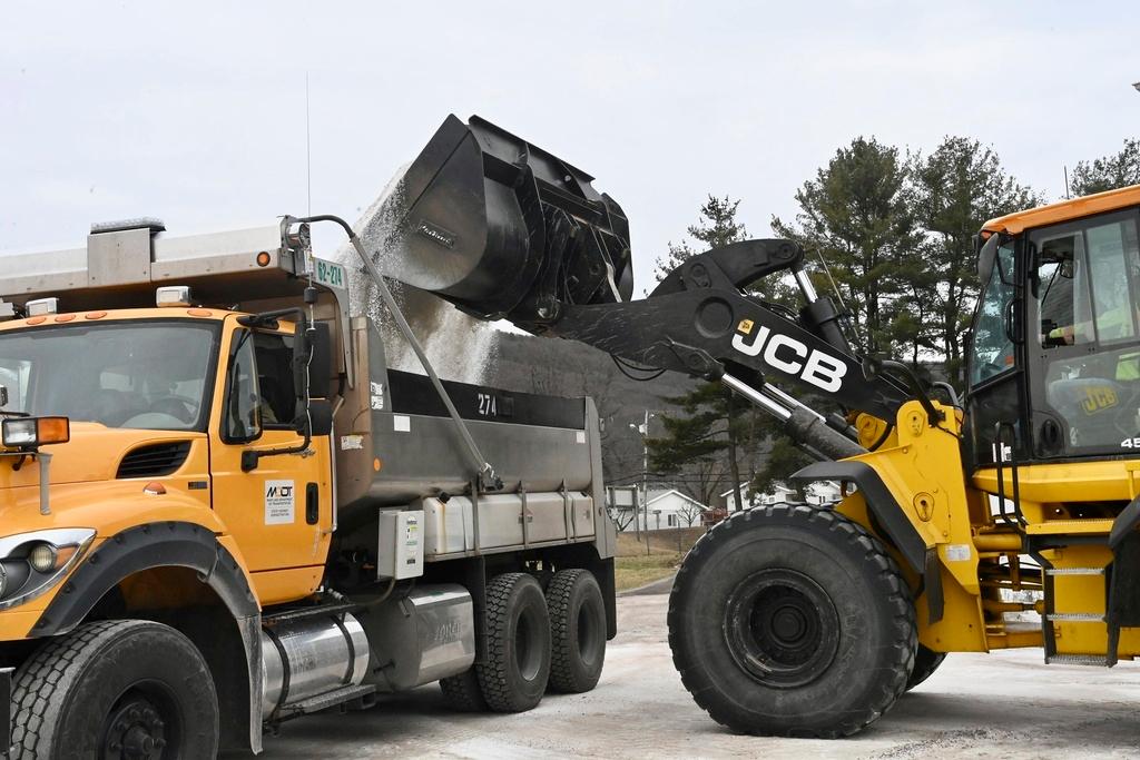 Ice storm warnings continued for portions of Maryland, Pennsylvania, West Virginia and northern Virginia. 