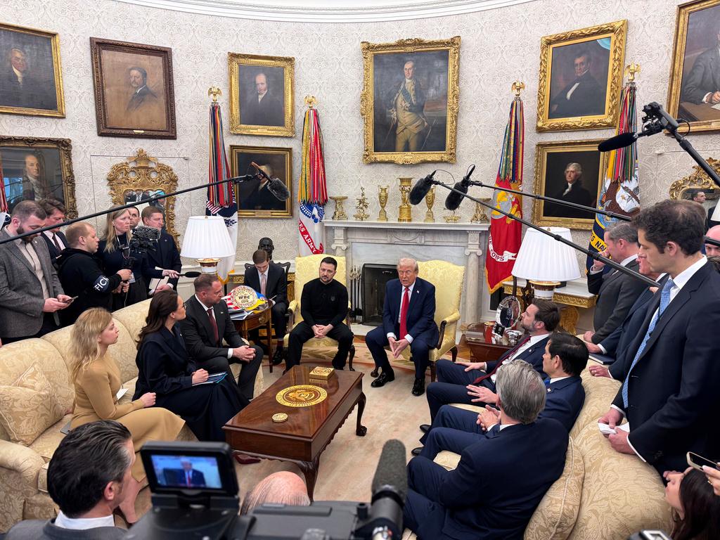 President Donald Trump meets with Ukraine President Volodymyr Zelenskyy in the Oval Office