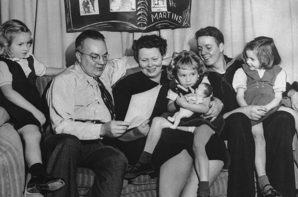 Christmas photo of the Ken Martin family, from left, Barbara, 7; Ken, Barbara, Sue, 4; Donald, 21; and Virginia, 6; in Portland, Ore., in December 1952. 