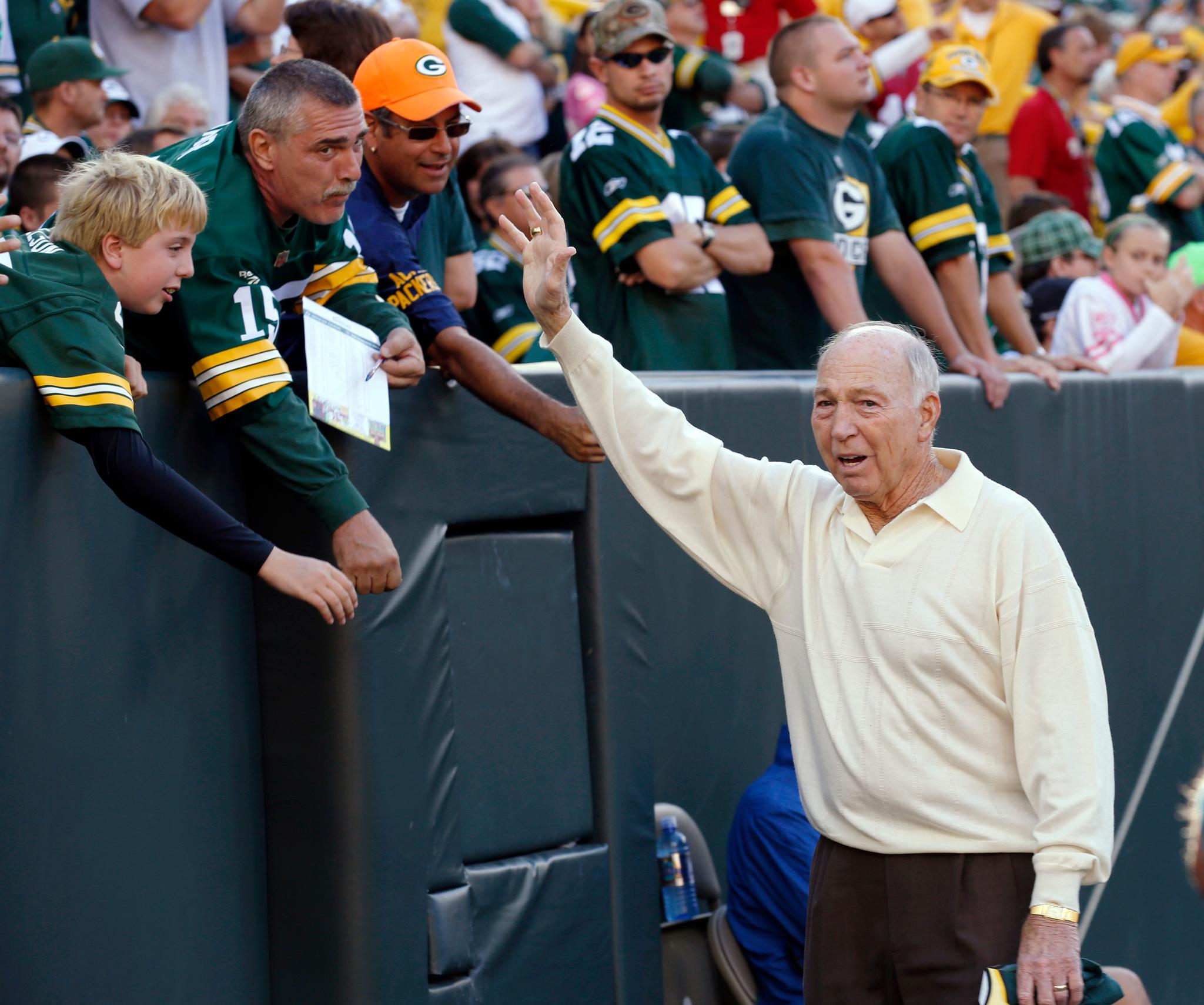 Bart Starr waving at fans