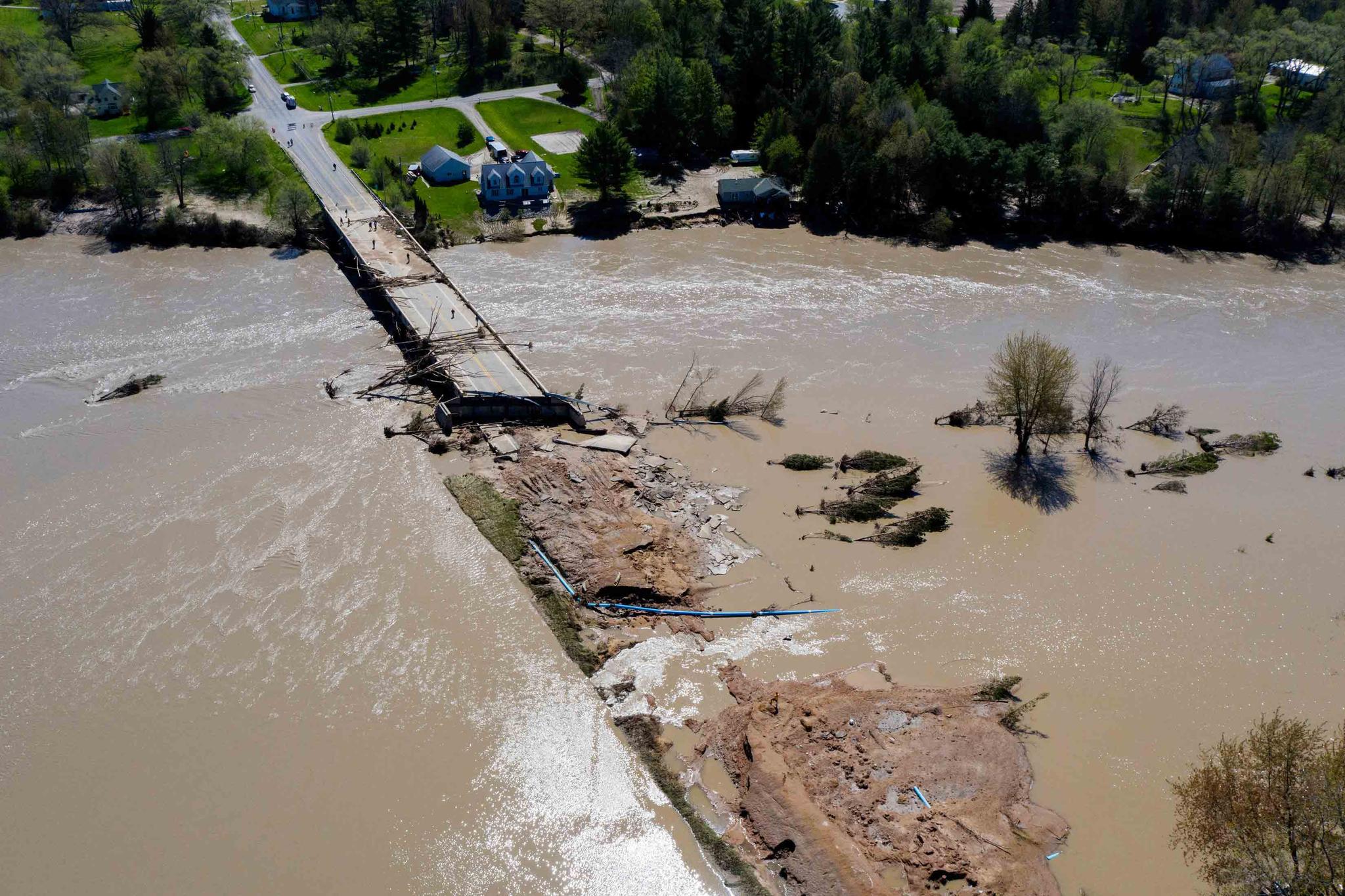  Flood damage to the Curtis Road Bridge in Edenville, Michigan