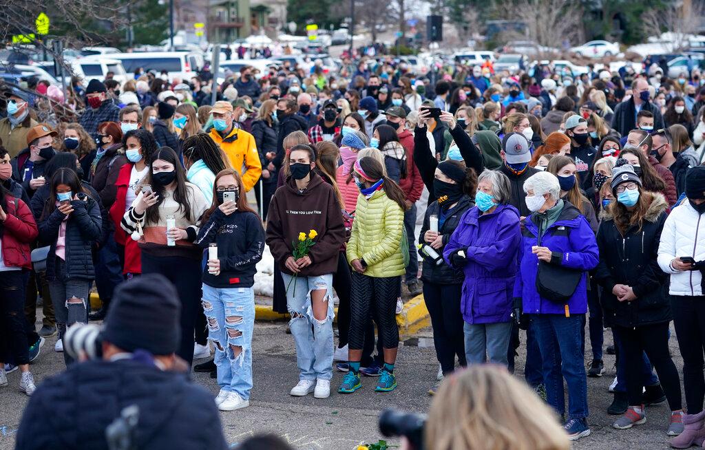 Mourners gather at vigil for Colorado shooting victims 