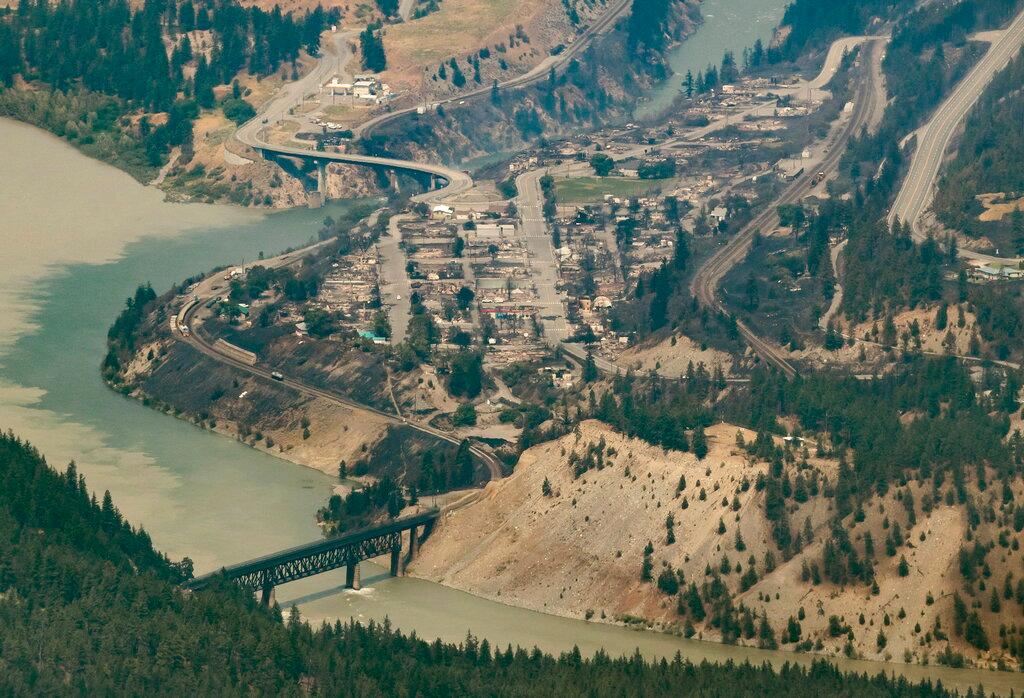  Lytton, British Columbia: A wildfire that forced people to flee a small town in British Columbia that had set record high temperatures for Canada on three consecutive days burned out of control Thursday as relatives desperately sought information on evacuees.