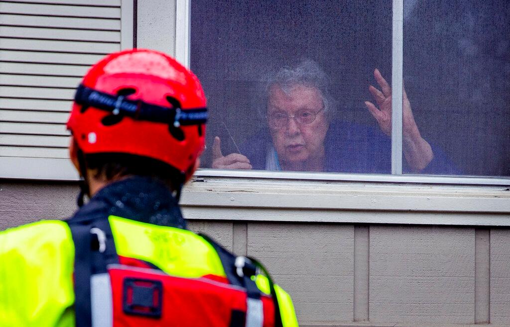 Santa Rosa firefighter convinces a resident to evacuate after being trapped by floodwaters 