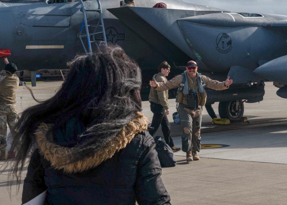 USAF crews return to families