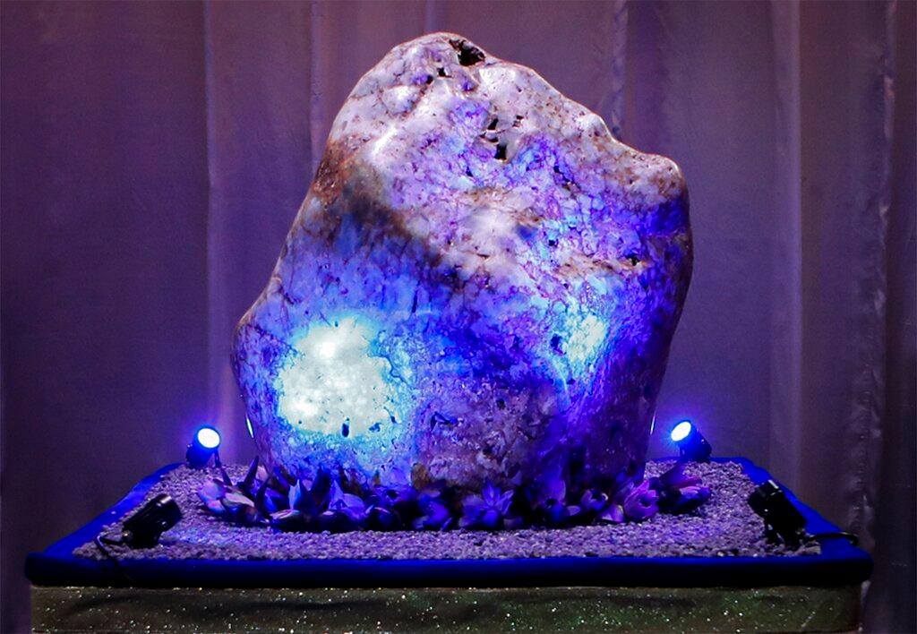 Massive gemstone 