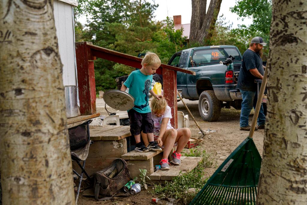 family packs up and leaves home