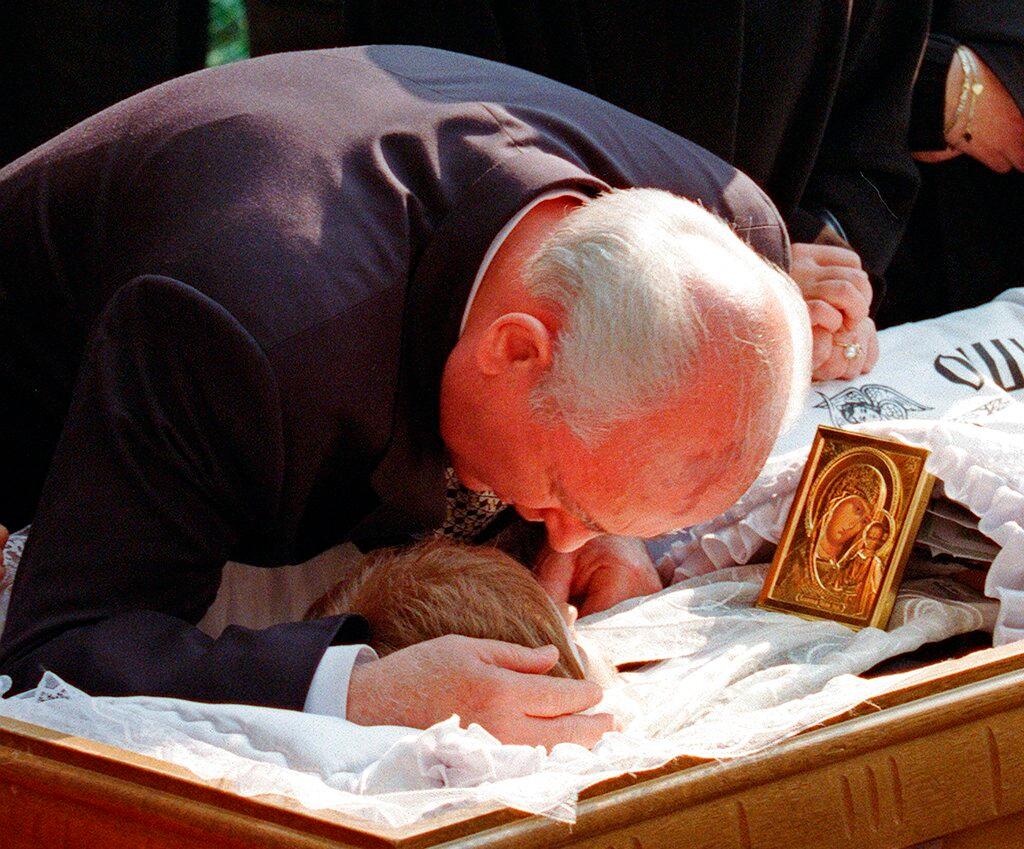 Former Soviet President Mikhail Gorbachev bids a final farewell to his wife Raisa just minutes before she was buried at Moscow's Novodevichy Cemetery in Moscow, Thursday, Sept. 23, 1999.