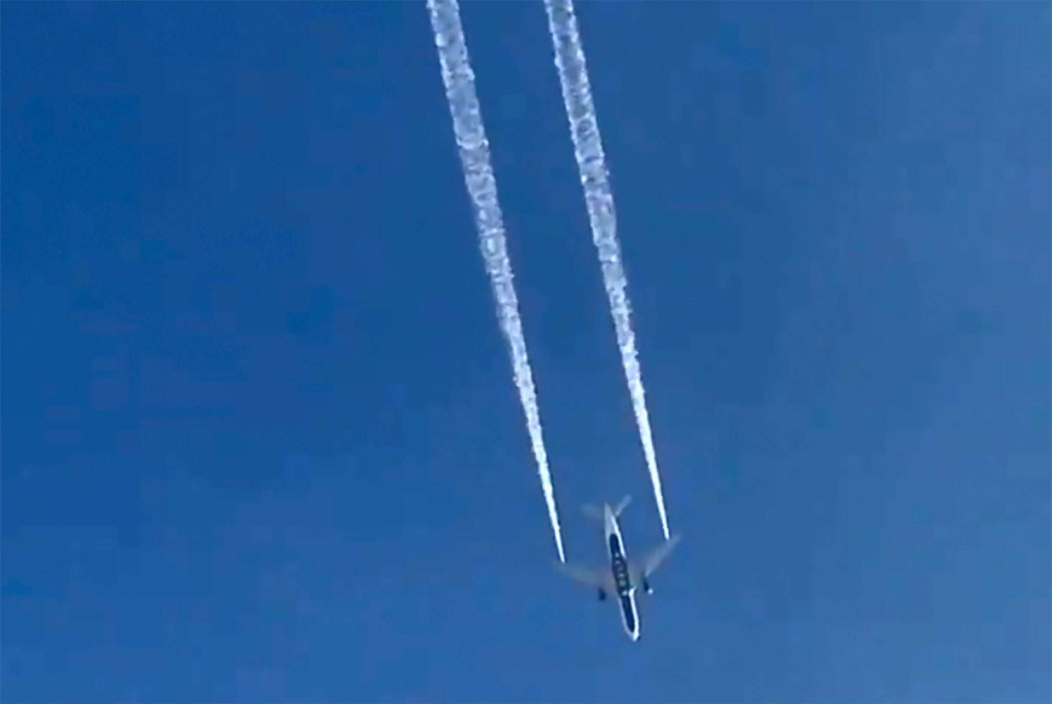 Airliner fuel dump over Los Angeles